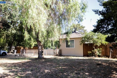 622 Main St, Ripon, CA 95366-2906