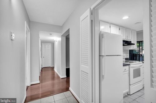 2226 Castle Rock Sq, Herndon, VA 20191-2237