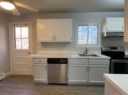 14 High Path Rd, Windsor, CT 06095-4101