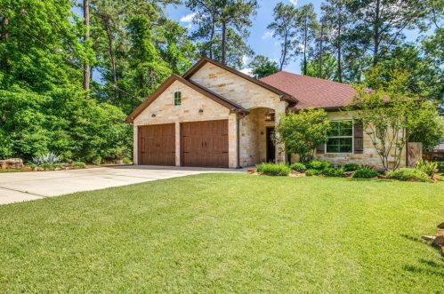 18 Cole Brook Ln, Conroe, TX 77304-1113