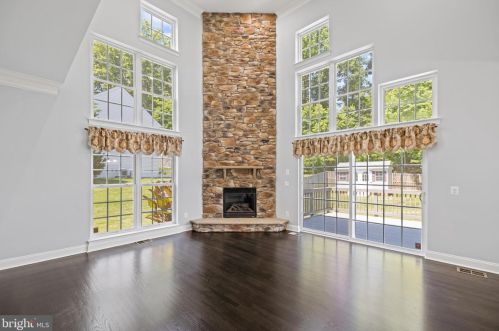 19308 Bothwell Ct, Triangle VA  22172-2341 exterior