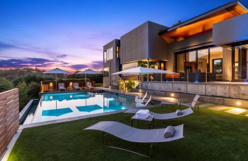 24301 Elise Ct, Los Altos, CA 94024-5116