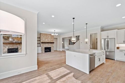 595 Mabry Rd, Atlanta GA  30319-2683 exterior