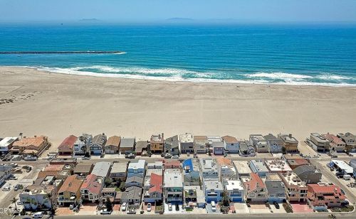 3534 Ocean Dr, Oxnard CA  93035-4345 exterior
