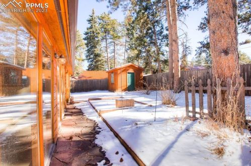 251 Gunnison Ave, Woodland Park CO 80863-1362 exterior