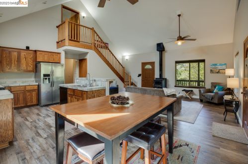 14199 Bear Mountain Rd, Redding, CA 96003-7818