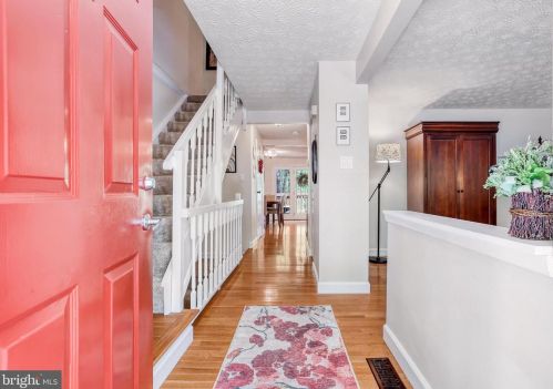10902 Barton Hill Ct, Herndon, VA 20191-5000