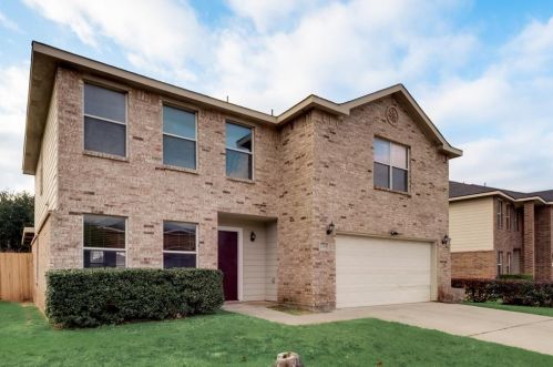 2308 Ash Grove Trl, Fort Worth TX  76112-7429 exterior