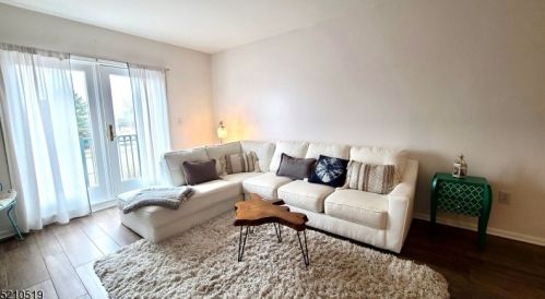 127 The Promenade, Edgewater NJ  07020-2110 exterior