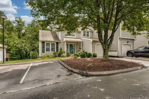 95 Morningside Ct, Huntington, CT 06484-4349
