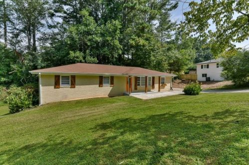 116 Charlotte Dr, Mableton, GA 30126-1810