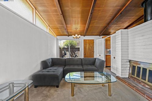 27278 Capri Ave, Hayward, CA 94545-3306