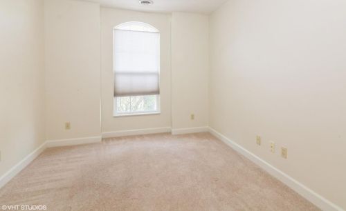 852 Edgewood Gln Dr, Valpo IN exterior