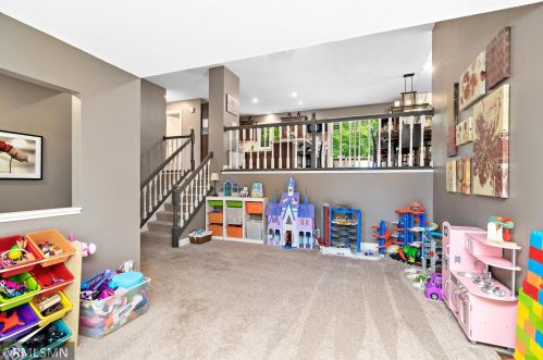 3865 Cinnabar Dr, Saint Paul MN  55122-1614 exterior