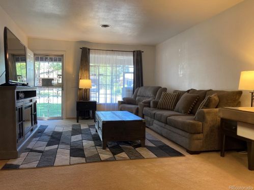 884 Scranton St, Denver, CO 80011-6631