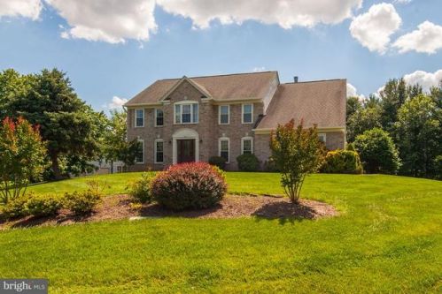 1160 Silver Beech Rd, Herndon, VA 20170-2328