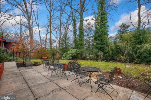 1253 Cresthaven Dr, Silver Spring MD 20903-1107 exterior