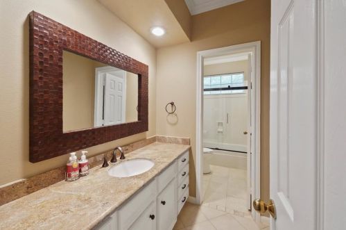 28 Wedgewood Blvd, Conroe TX  77304-1349 exterior