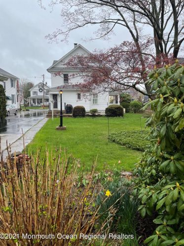 26 Lincoln Pl, East Freehold, NJ 07728-2126