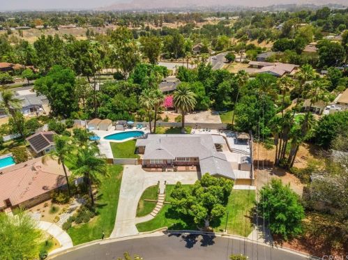 2321 Daventry Rd, Riverside CA  92506-1531 exterior