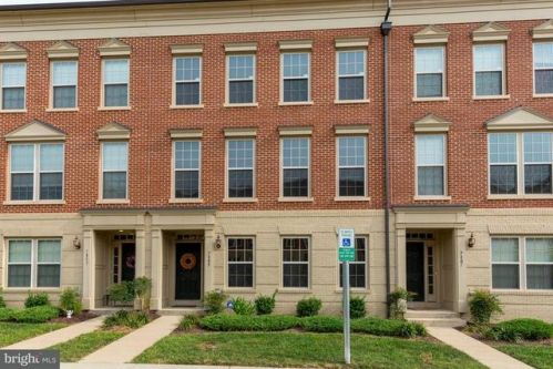 7805 Crescent Park Dr, Gainesville, VA 20155-1569