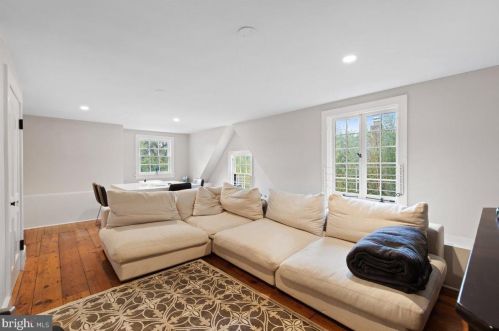 29 Cleveland Ln, Princeton NJ  08540-3049 exterior
