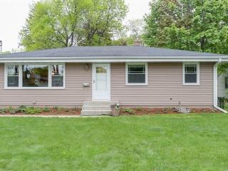 105 92nd St, Minneapolis MN  55425-2235 exterior