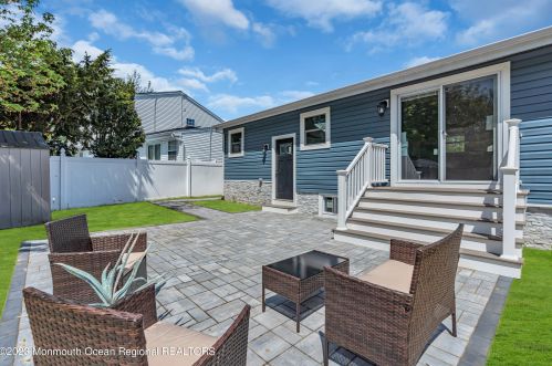 3 Stanford Dr, Hazlet, NJ 07730-2313