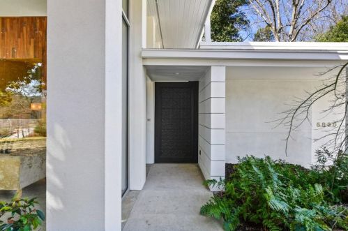 5890 Hilderbrand Dr, Atlanta GA  30328-5149 exterior
