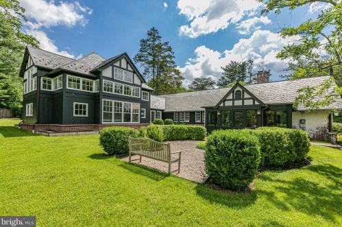 19 Greenhouse Dr, Princeton NJ  08540-4802 exterior