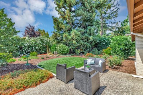 1888 Farndon Ave, Los Altos CA 94024-6948 exterior