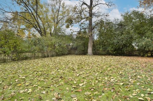 7215 Cottage Dr, Bull Valley, IL 60014-6840
