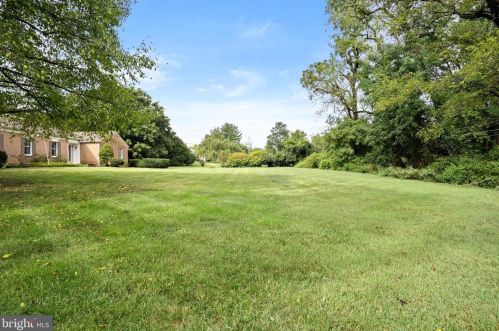 59 Applegate Rd, Jobstown, NJ 08041-2202