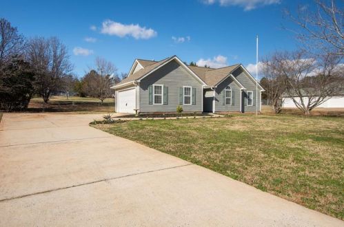 106 Massey Ln, Locust Grove, GA 30248-4431