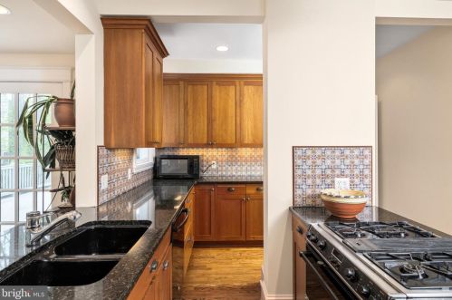 8 Princeton Ave, Princeton NJ  08540-5236 exterior