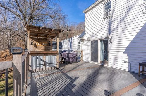 7 Cheshire Rd, Wallingford CT  06492-3023 exterior