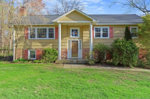 7 Orchard Hill Rd, Norwalk, CT 06851-3440