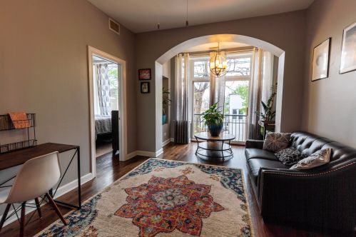 3845 Altgeld St, Chicago, IL 60647-1060