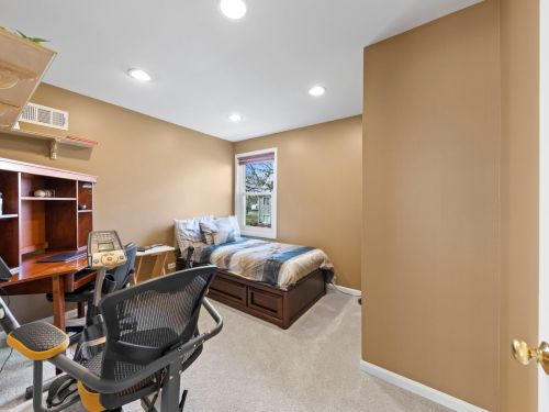 1273 Country Gln Ln, Carol Stream IL  60188-2931 exterior