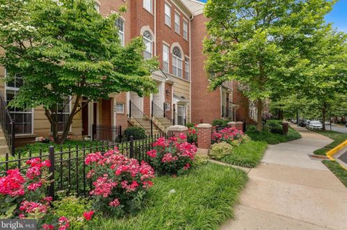 1986 Crescent Park Dr, Herndon, VA 20190-3288