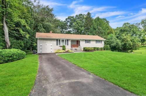 20 Twin Brook Dr, Huntington, CT 06484-3421