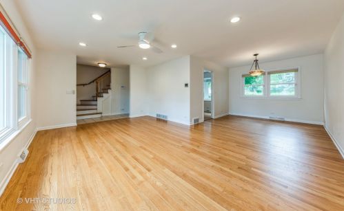 705 Meadow Ln, Palatine, IL 60074-3814