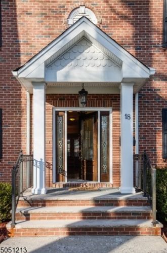 18 Westview Rd, Town Center, NJ 07052-3118