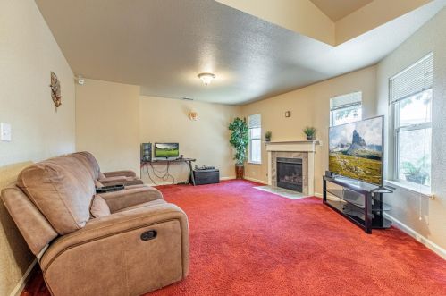 808 Plateau Way, Modesto, CA 95358-6720
