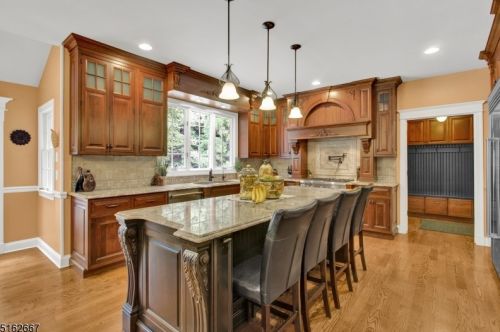 1 Bird Song Ct, Chester, NJ 07930-2751