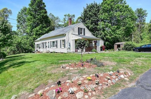 50 High St, East Hampton, CT 06424-1052