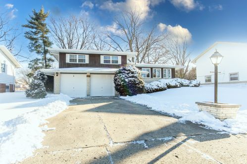 881 Hillandale Dr, Antioch, IL 60002-1103