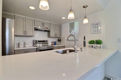 5473 Roundtree Pl, Concord, CA 94521-7988