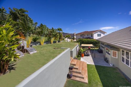 114 Kokololio Pl, Honolulu HI  96821-2562 exterior