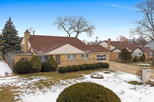 8530 Carol St, Niles, IL 60714-1837